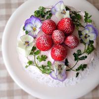 苺とお花のバースデーケーキ